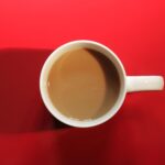 ผลวิจัยล่าสุดไขปริศนา “ภาวะย้อนแย้งของกาแฟ” พบคาเฟอีนอาจขัดขวางประสิทธิภาพการรักษาโรคซึมเศร้าแบบเร่งด่วน แม้การดื่มระยะยาวจะช่วยป้องกันโรค